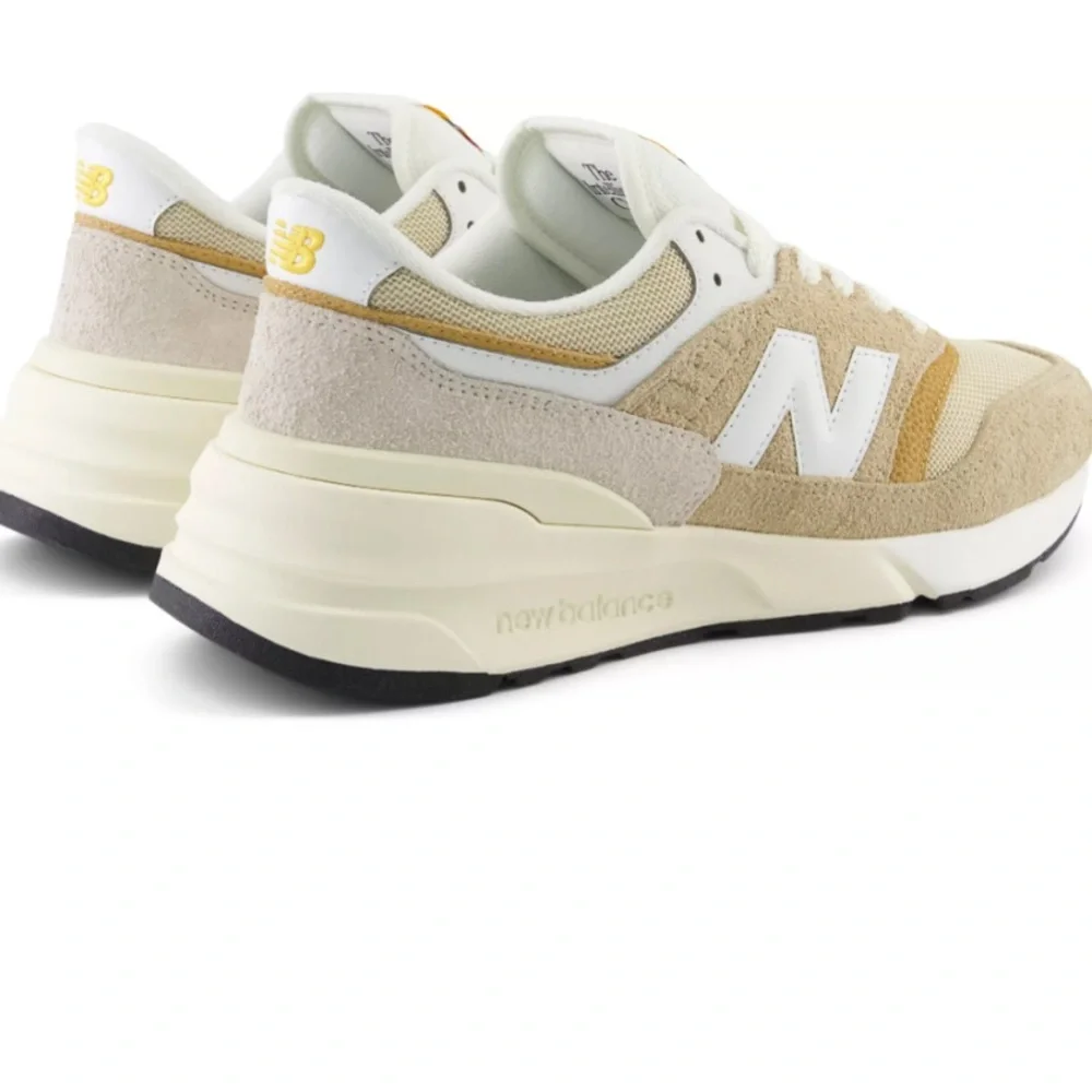 New Balance 997R Shoes- Orange/ White- M9.5/W11.0 - Picture 2 of 4